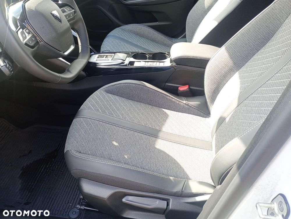 Peugeot 2008 PureTech 130 Allure S&S EAT8 - 9