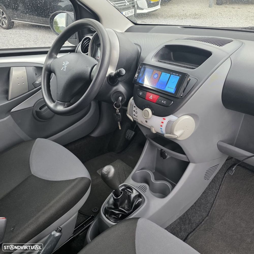 Peugeot 107 1.0 Urban - 24