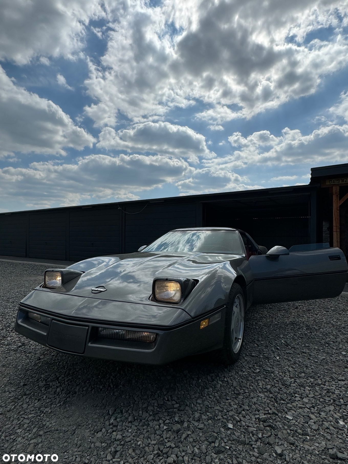Chevrolet Corvette - 4
