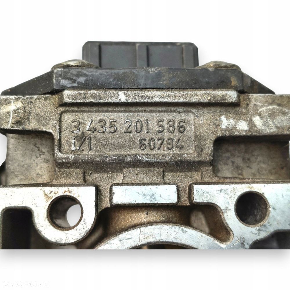 KORPUS WTRYSKU PRZEPUSTNICA Peugeot Citroen 1.4 0132008600 Bosch - 11