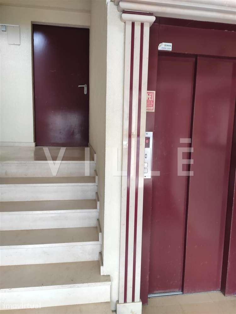 Apartamento T2 com Varanda e Vista Desafogada | Alfragide - Grande imagem: 4/33
