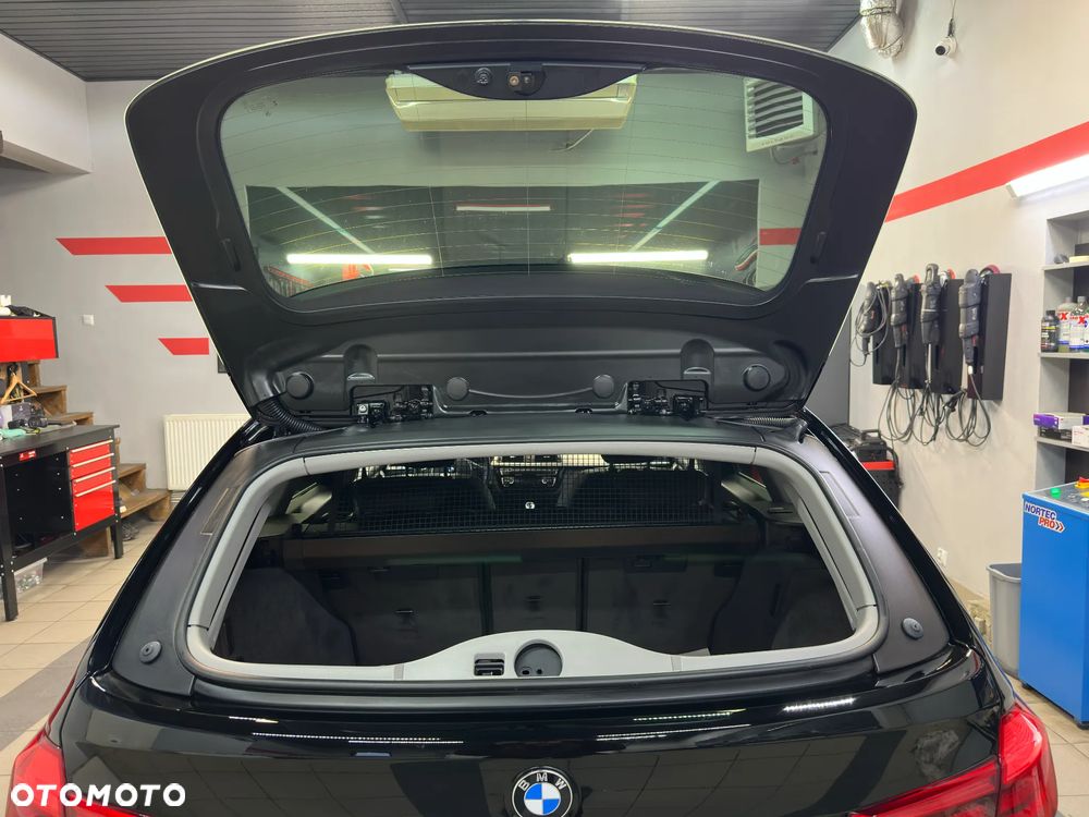 BMW Seria 3 318d Sport Line - 33