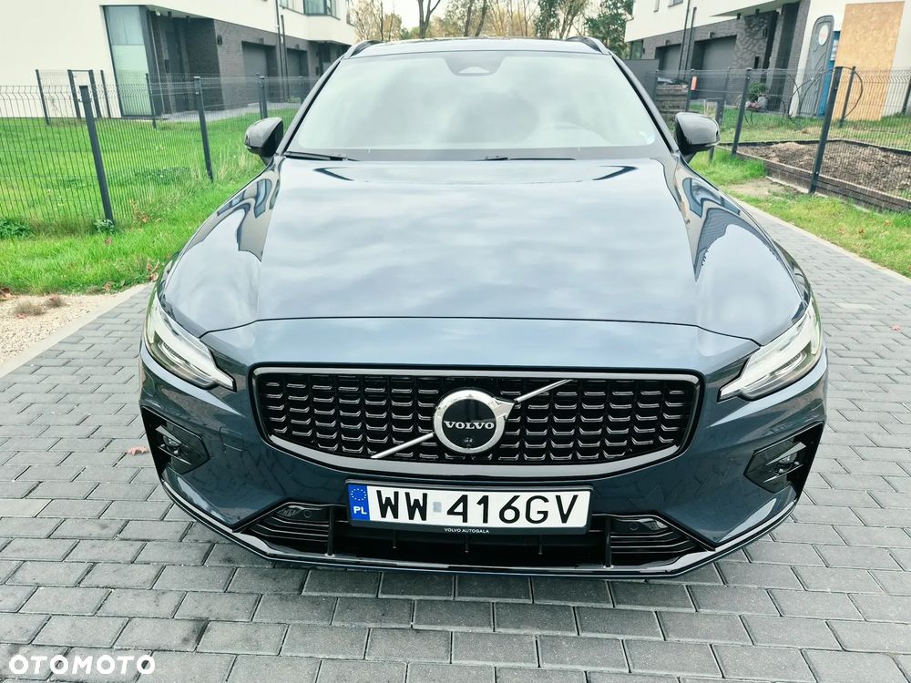 Volvo V60 2022 photo 2
