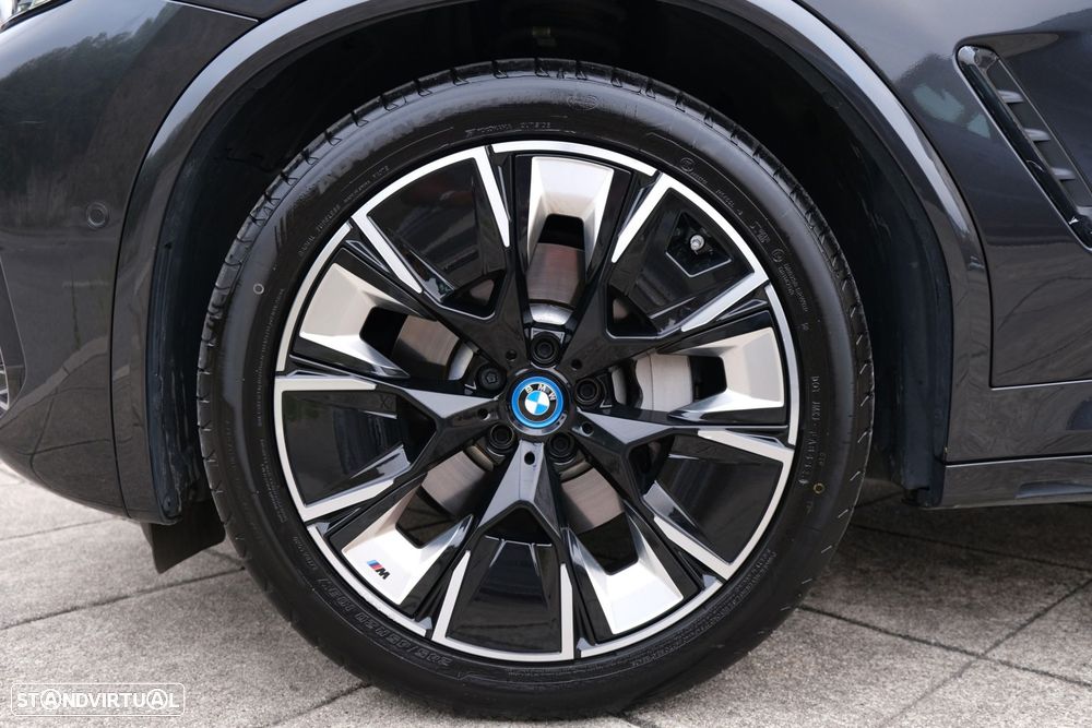 BMW iX3 M Sport Impressive - 35