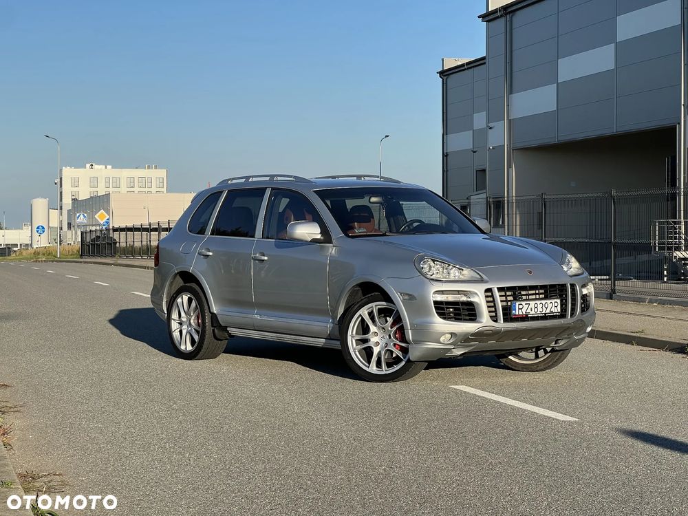 Porsche Cayenne - 1