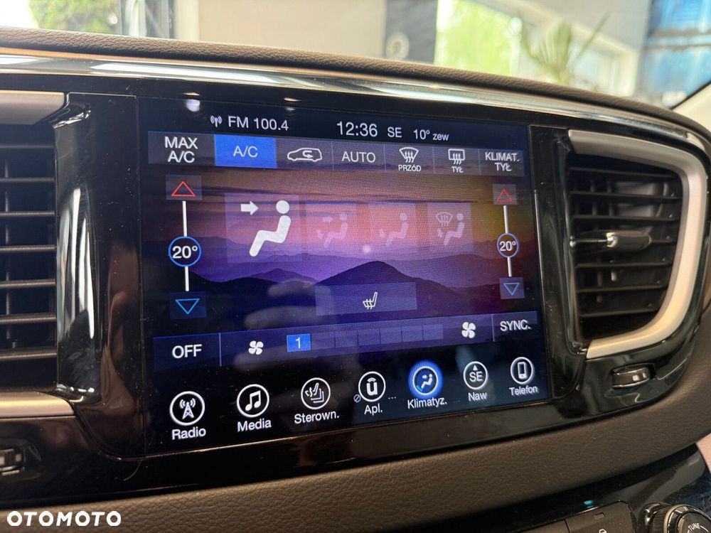 Chrysler Pacifica - 25