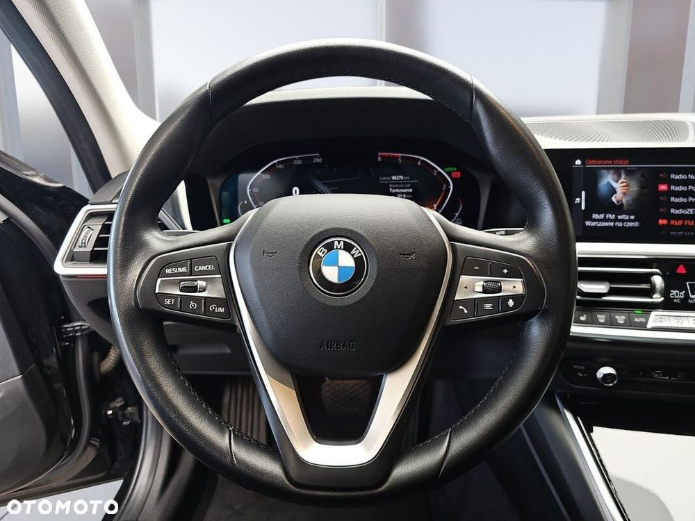 BMW Seria 3 320d xDrive Sport Line - 17