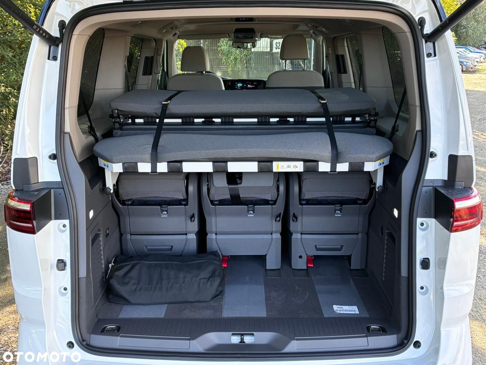 Volkswagen Multivan - 11