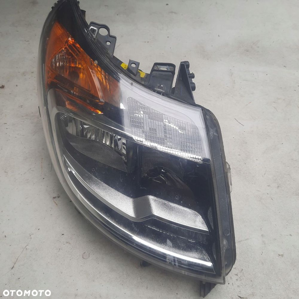 dodge ram promaster reflektory lampy przód - 3