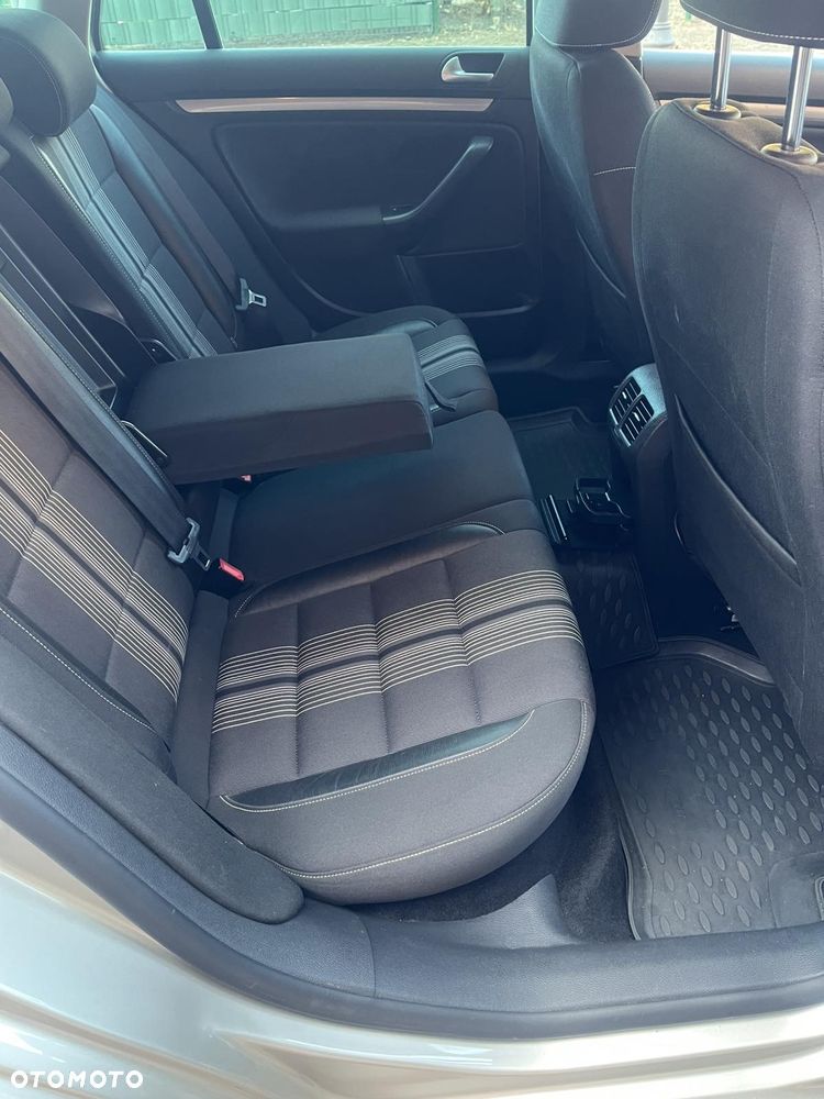 Volkswagen Golf 1.6 TDI DPF BlueMotion Technology MATCH - 9