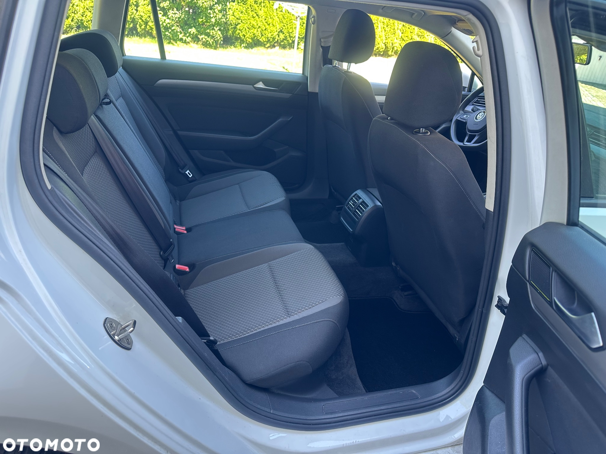 Volkswagen Passat Variant 1.6 TDI SCR BlueMotion Trendline - 12