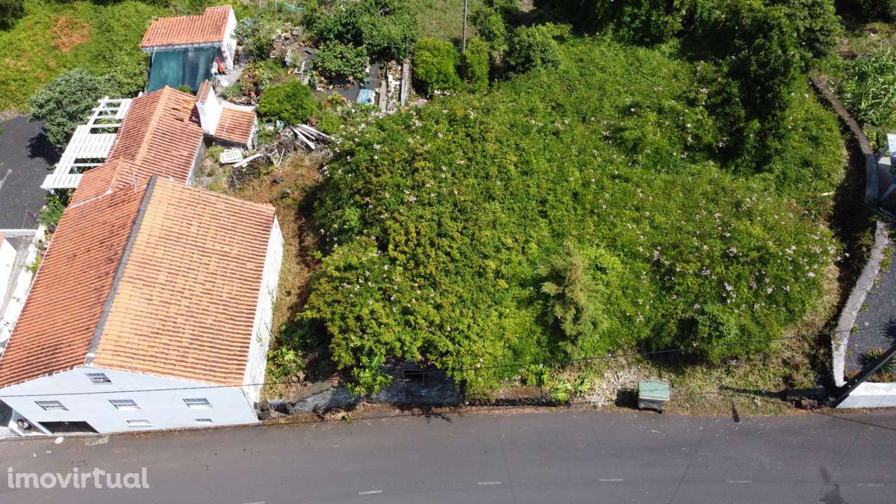 Ruina para reconstrução em Sao Roque do Pico - Grande imagem: 2/24