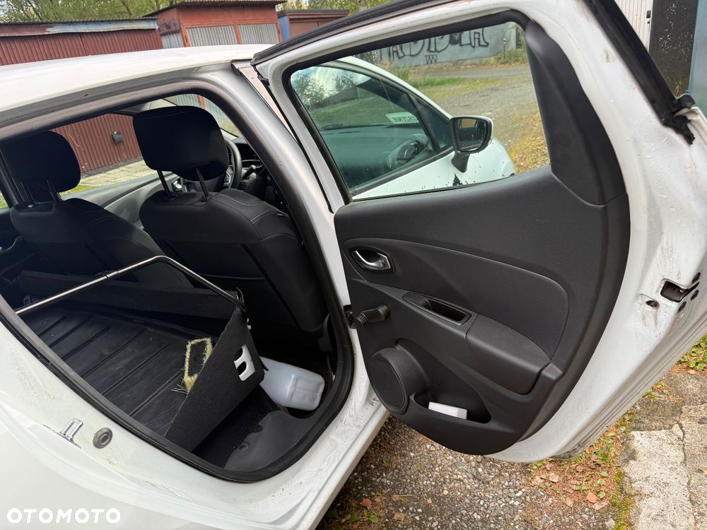 Renault Clio - 23