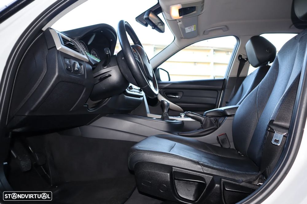 BMW 318 d Sport - 15