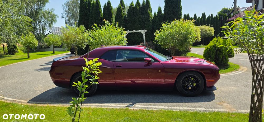 Dodge Challenger - 12