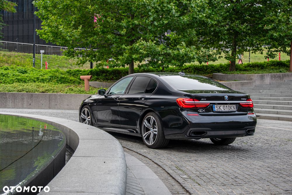 BMW Seria 7 740d xDrive - 38