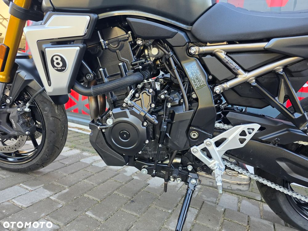 Suzuki GSX - 11
