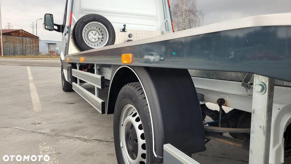 Mercedes-Benz Sprinter - 11