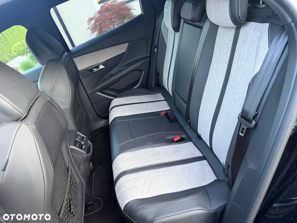 Peugeot 3008 225 e-EAT8 GT - 29