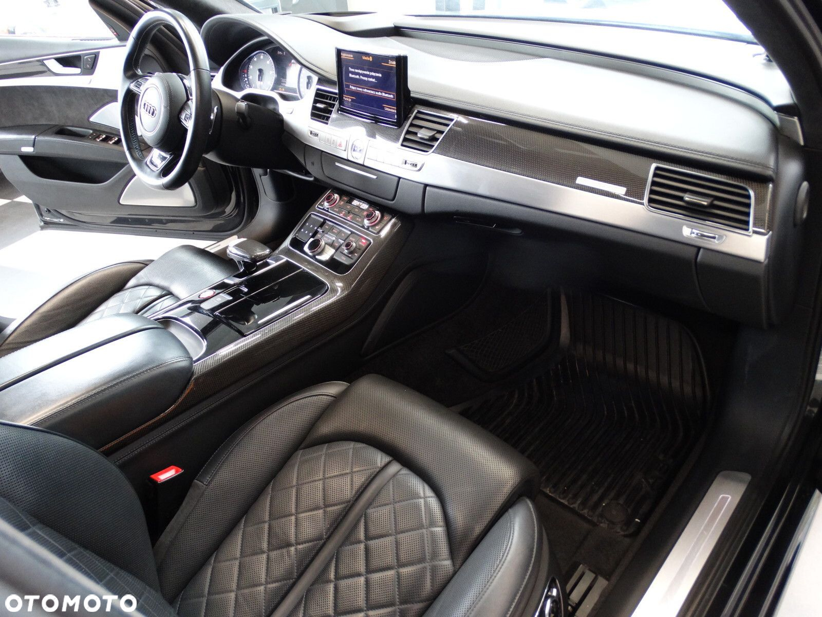Audi S8 - 25