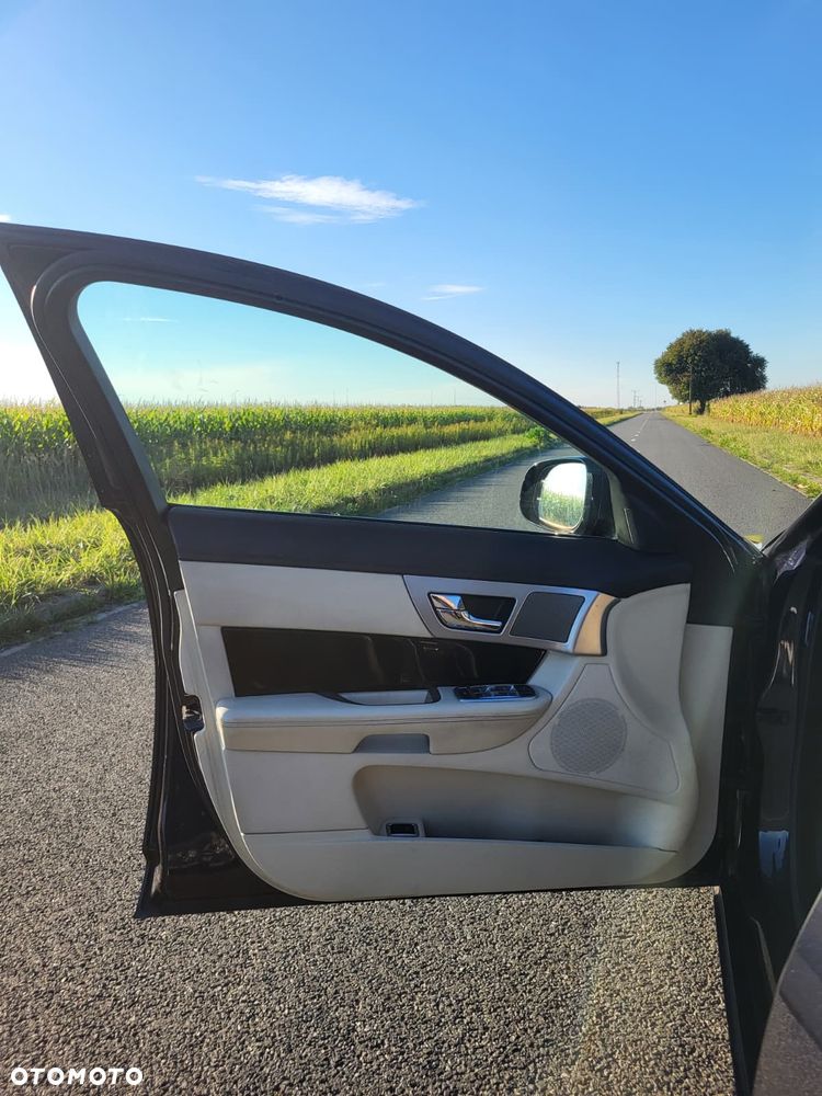 Jaguar XF 3.0 V6 Kompressor AWD - 8