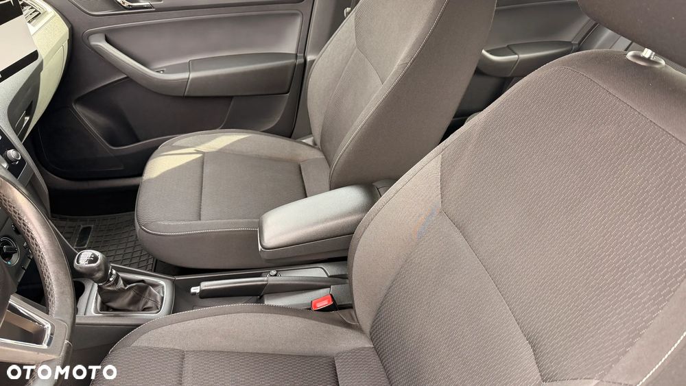 Skoda RAPID 1.6 TDI DPF Ambition - 9