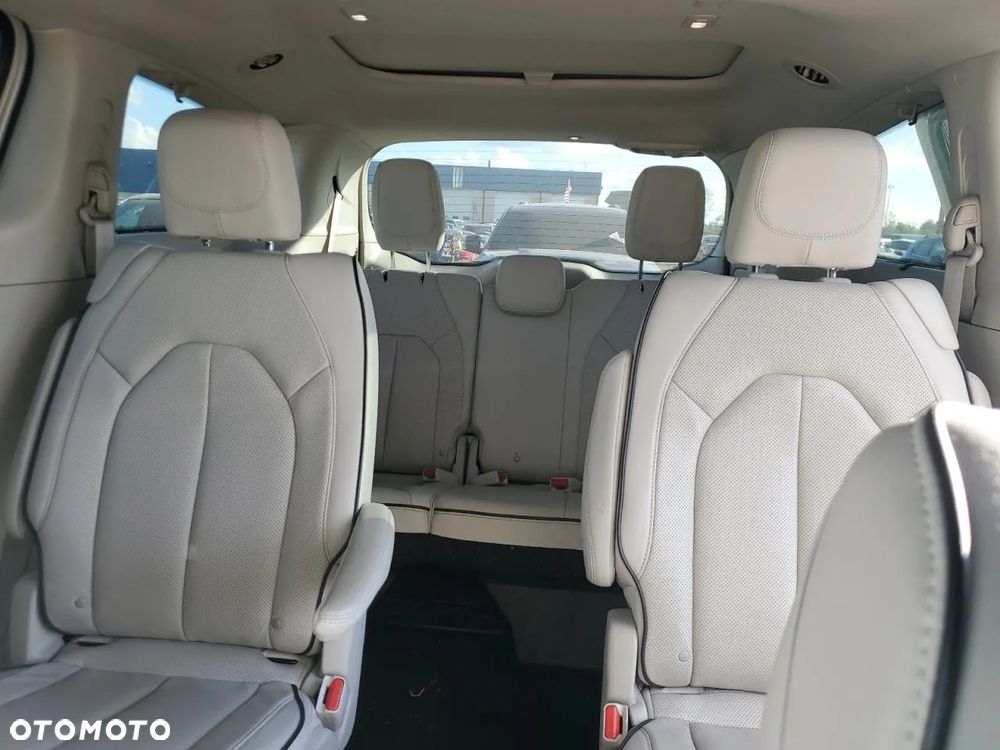 Chrysler Pacifica - 10