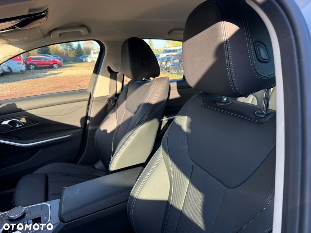 BMW Seria 3 318i - 26