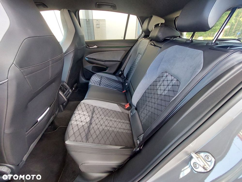 Volkswagen Golf - 10
