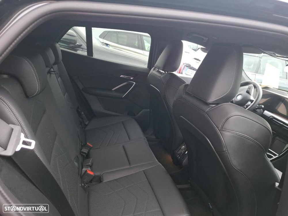 BMW iX2 eDrive20 Pack Desportivo M - 9
