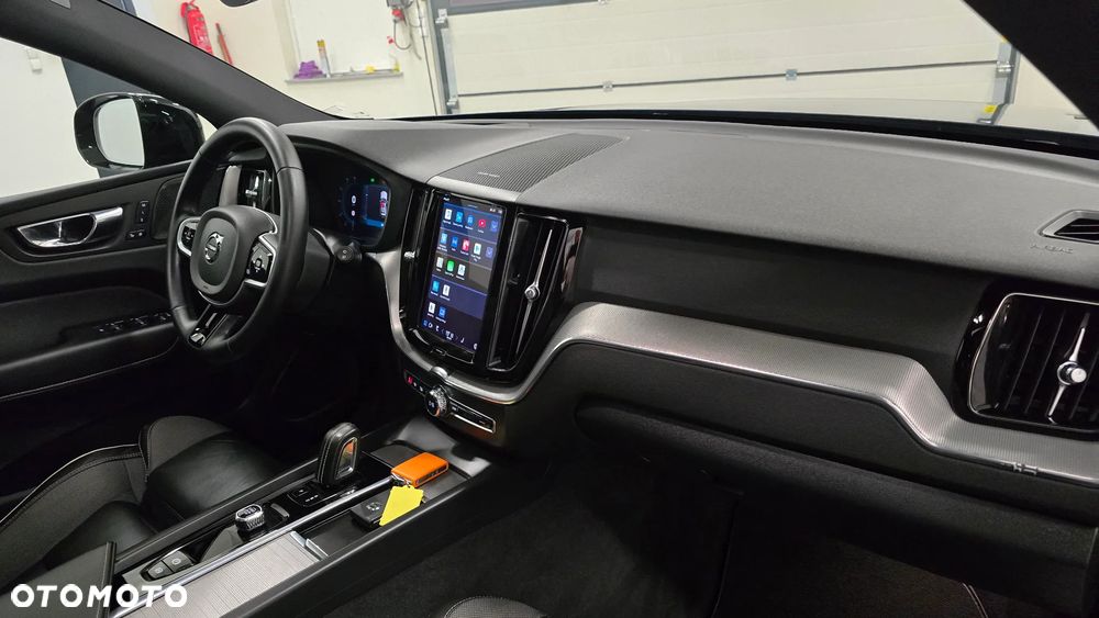 Volvo XC 60 B4 D AWD Ultimate Dark - 19