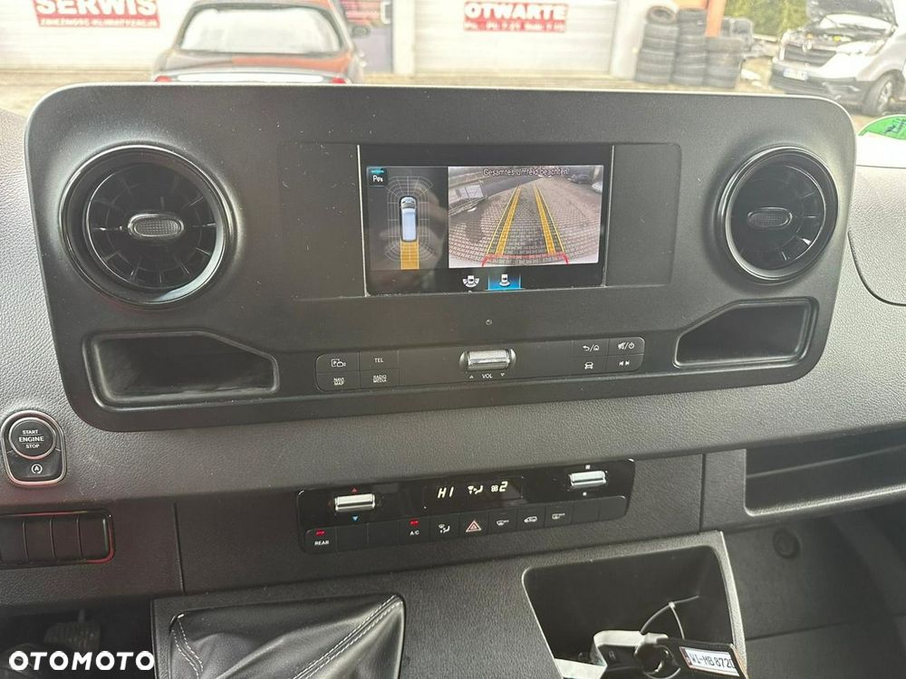 Mercedes-Benz Sprinter - 14