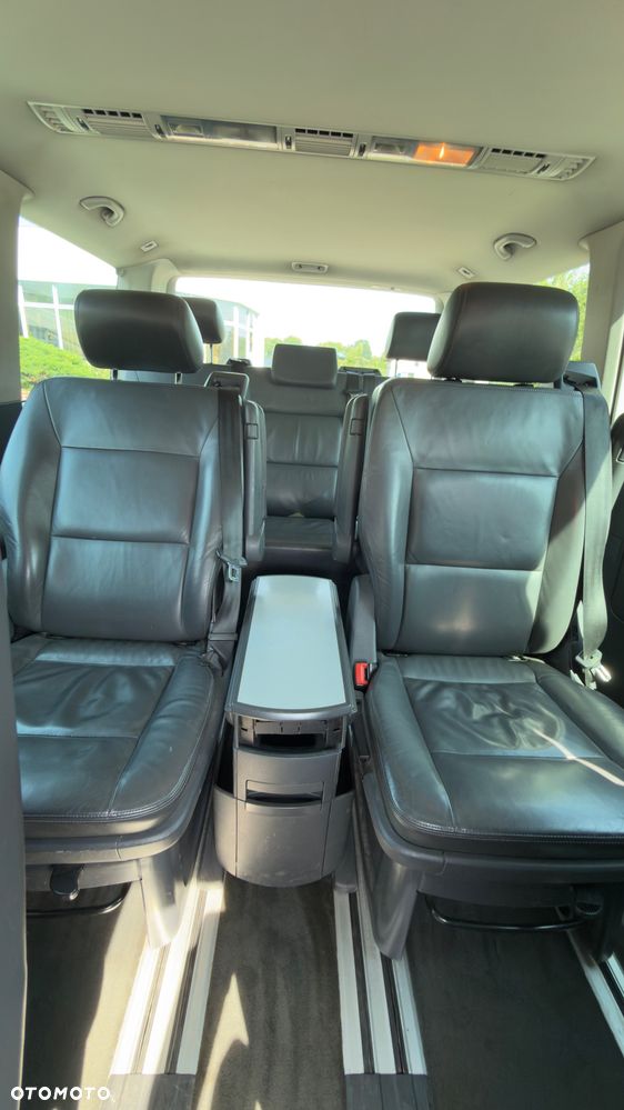 Volkswagen Multivan - 11