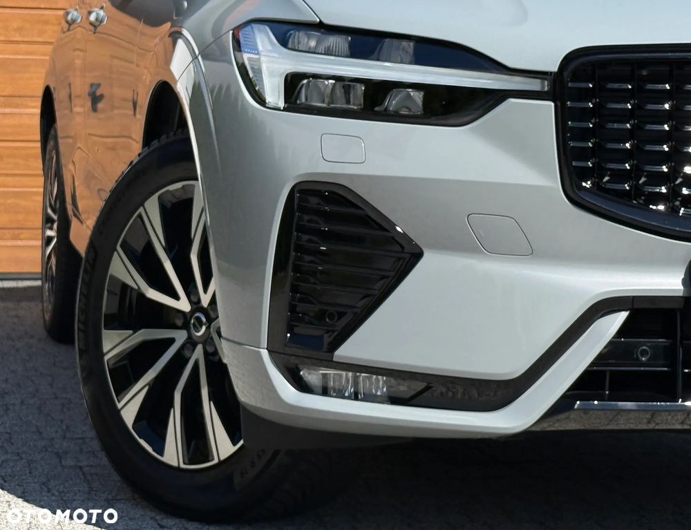 Volvo XC 60 B4 D AWD Plus Dark - 2