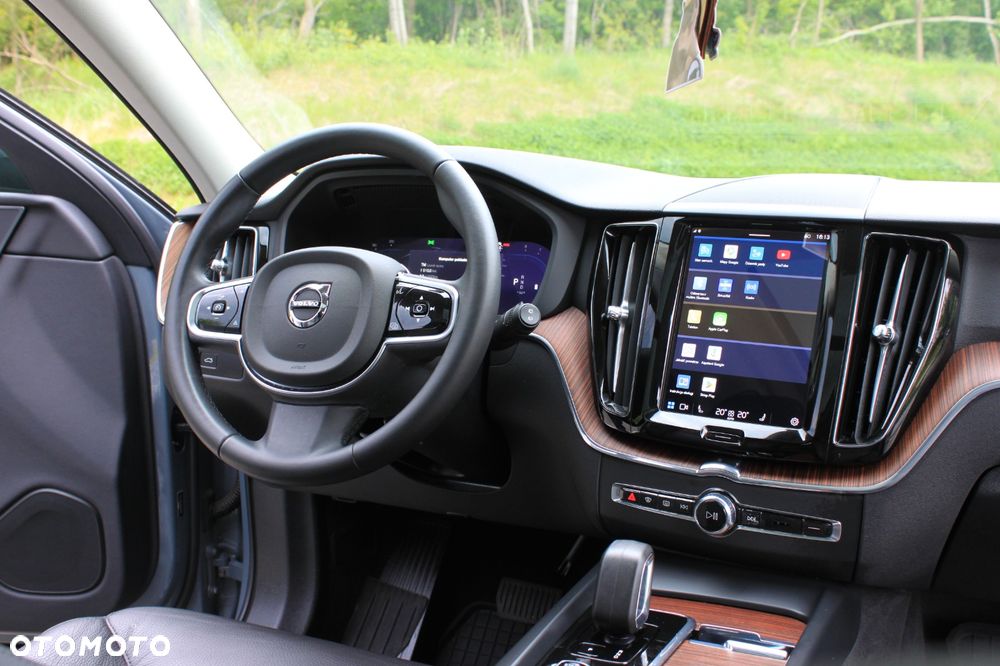 Volvo XC 60 B5 B AWD Plus Black Edition - 16