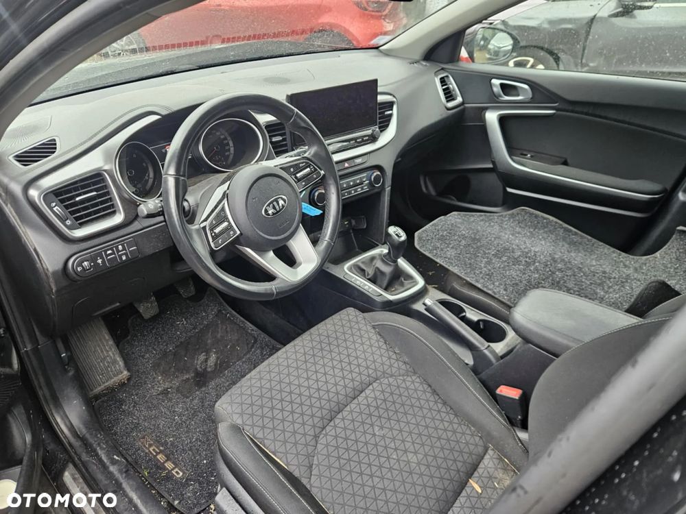 Kia XCeed 1.6 CRDi PLATINUM EDITION - 9