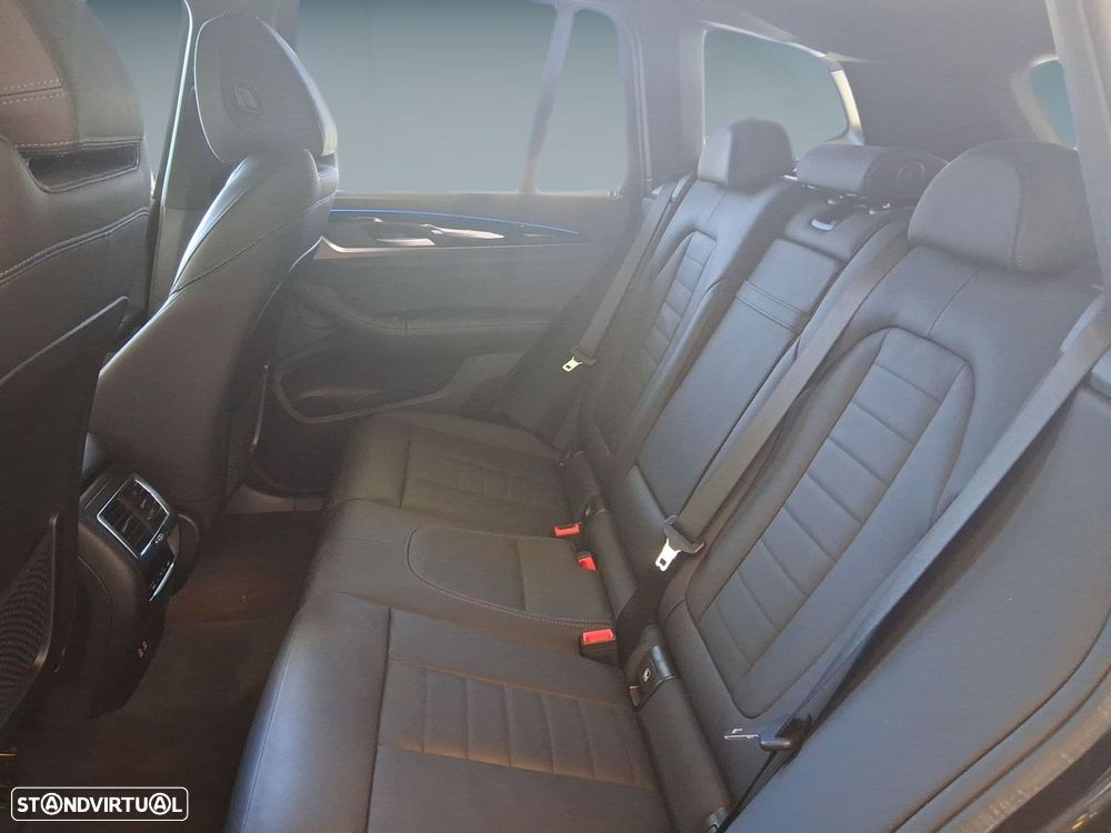 BMW iX3 M Sport Impressive - 13