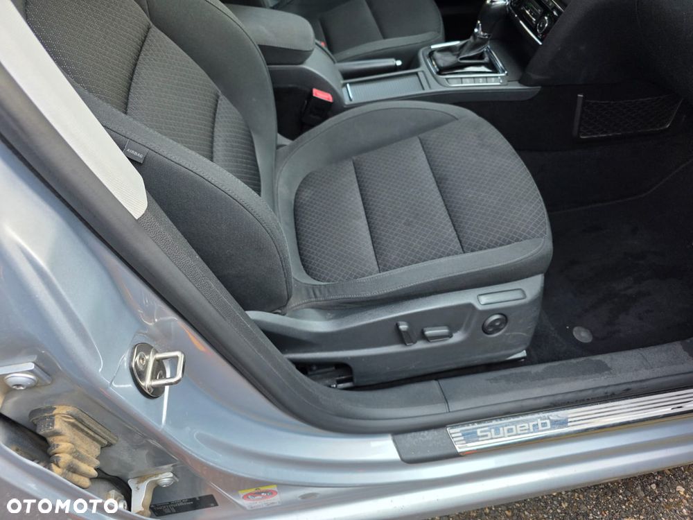 Skoda Superb 2.0 TDI DSG Comfort - 10