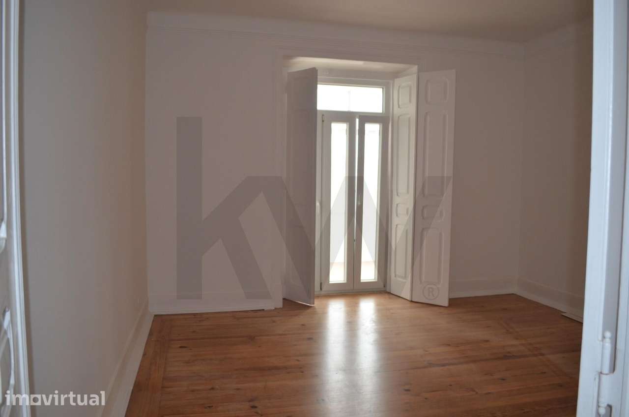 APARTAMENTO DE 7 ASSOALHADAS, REMODELADO, JUNTO AO CAMPO PEQUENO - Grande imagem: 5/23