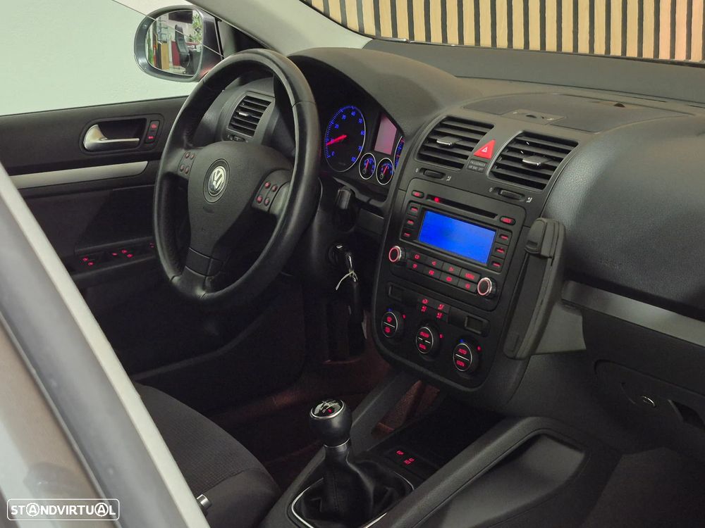 VW Jetta 1.6 FSi Confortline - 25