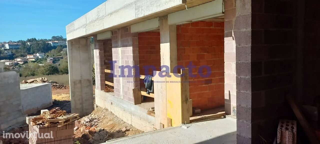 Moradia T4 em Cucujães, Oliveira de Azeméis - Grande imagem: 2/12