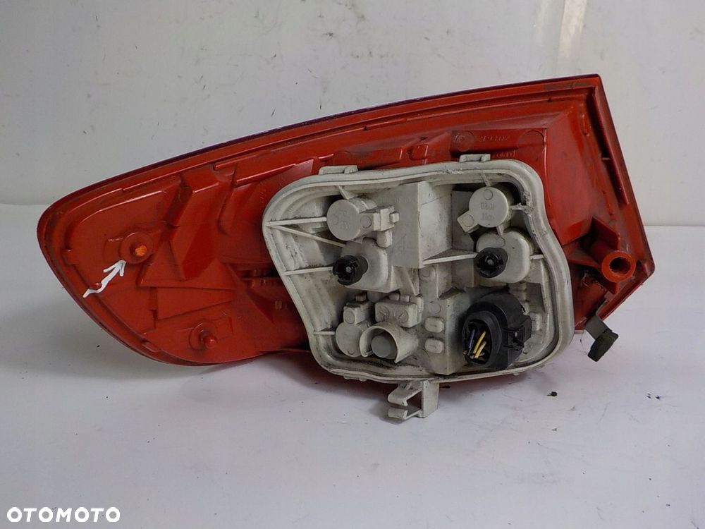 AUDI A3 II 8P SPORTBACK LIFT LAMPA PRAWA TYŁ TYLNA - 3