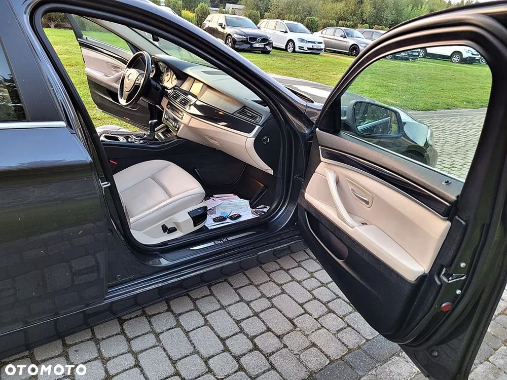 BMW Seria 5 520d Luxury Line - 12