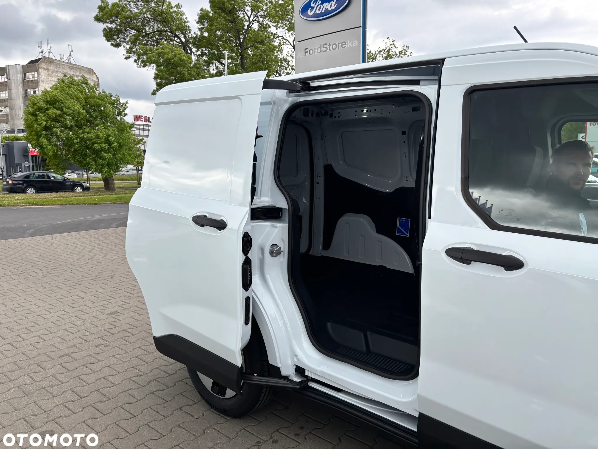 Ford Transit E-Courier Van - 11