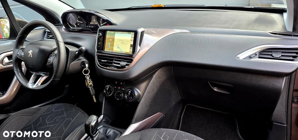 Peugeot 2008 1.6 e-HDi Allure S&S - 9