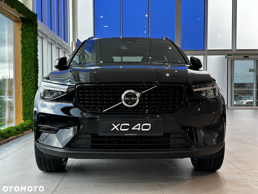 Volvo XC 40 B3 Plus Dark - 3