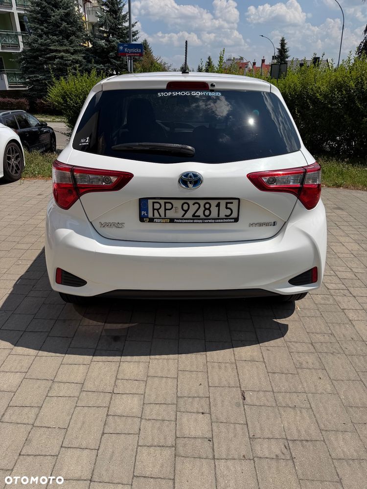 Toyota Yaris Hybrid 100 Premium - 2