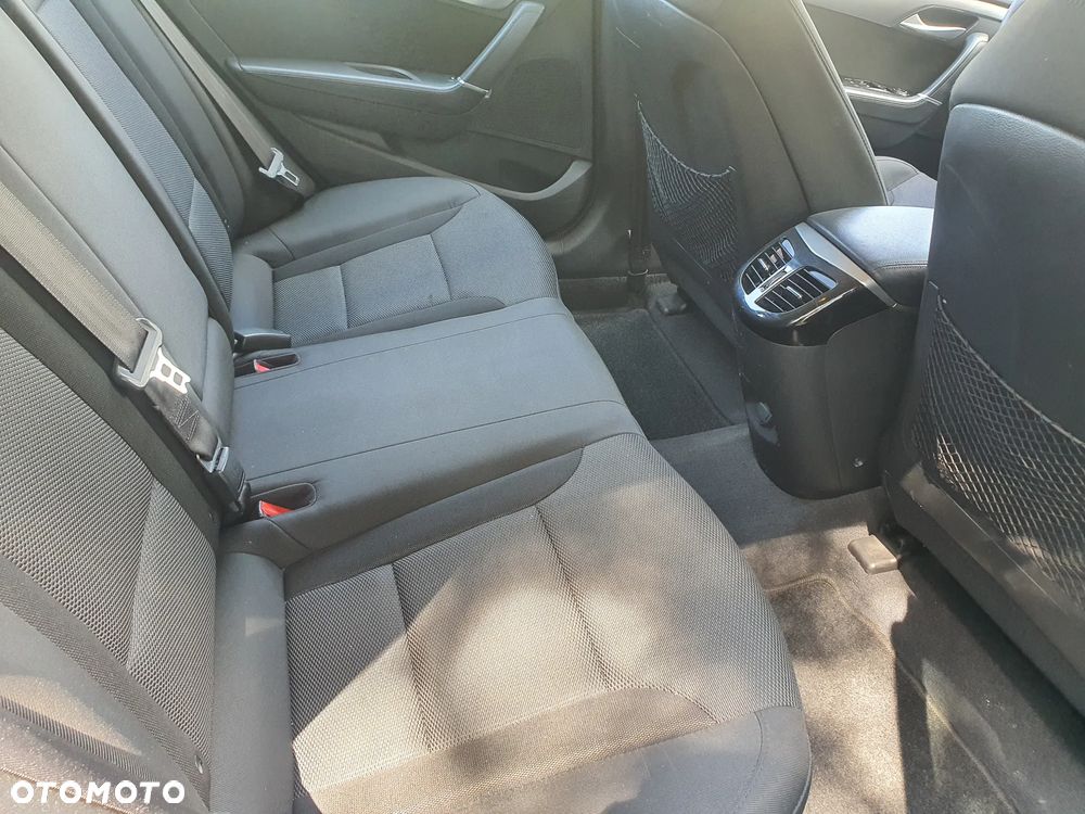 Hyundai i40 Kombi blue 1.6 Trend - 11