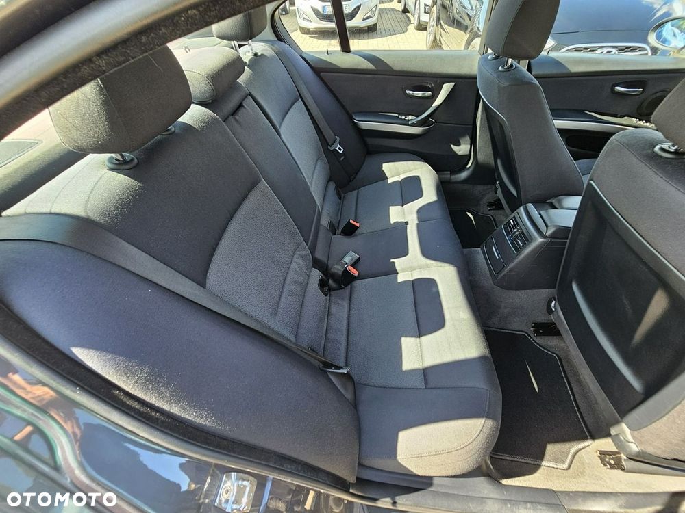 BMW Seria 3 - 34
