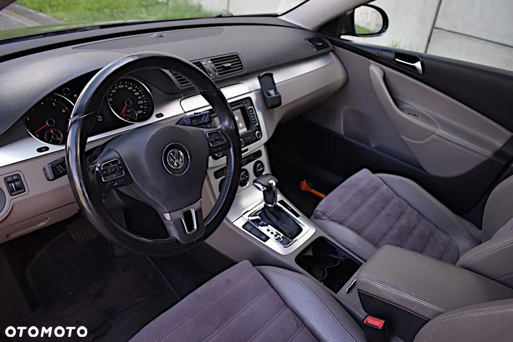 Volkswagen Passat - 32